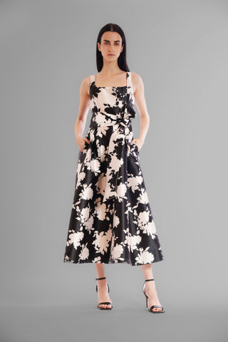 MIDI SLVLESS GOWN W/ SQUARE NKLN & SELF SASH