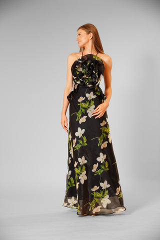 SLVLESS ORGANZA LONG GOWN W ROSETTE DETAIL.